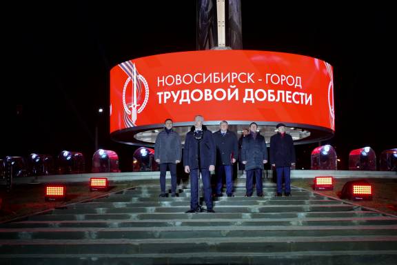 3 ноября члены Российского военно-исторического общества в Новосибирской области и сотрудники Исторического парка «Россия – моя история» приняли участие в митинге, посвящённом открытию стелы «Новосибирск – город трудовой доблести».