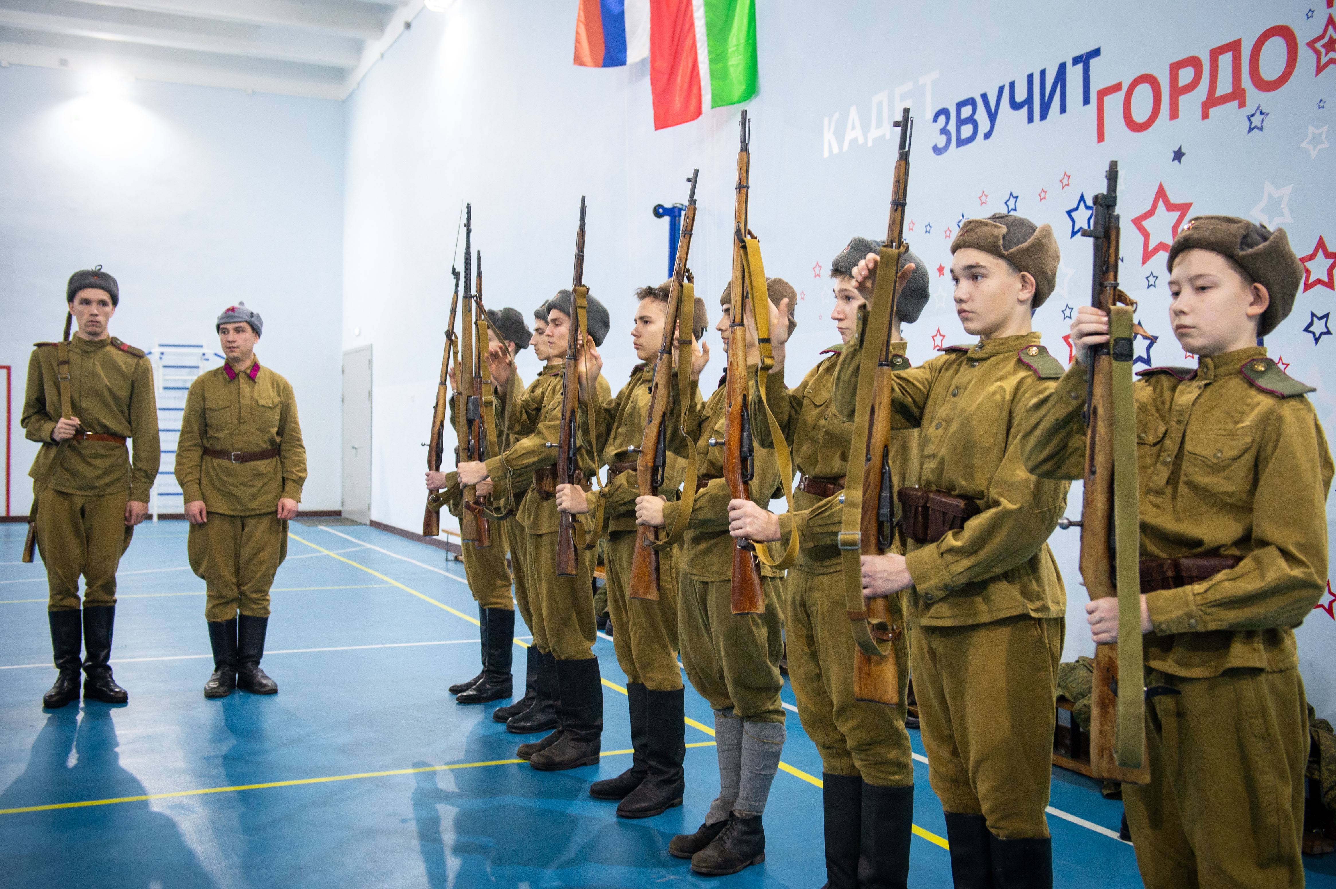 "Марш в прошлое" в Камско-Устьинской кадетской школе-интернате