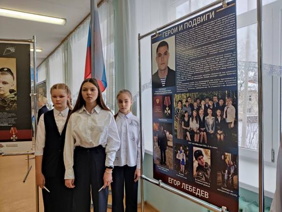 Фотовыставка "Герои и подвиги" открылась в Завьяловском районе