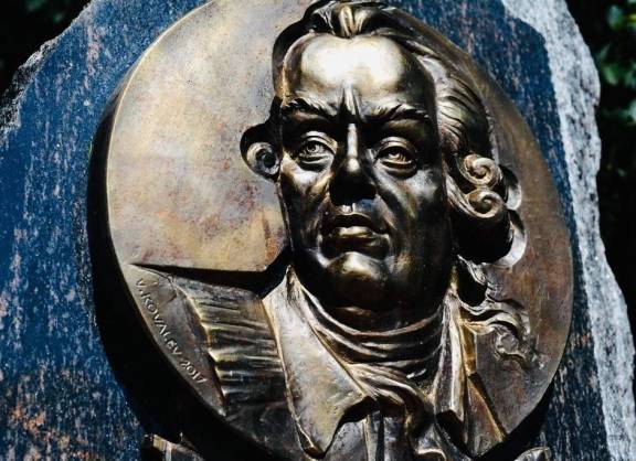 В Калининграде, у памятника генерал-фельдмаршалу П. М. Румянцеву состоялся памятный митинг, посвящённый 265-летию вхождения русских войск в г. Кенигсберг в Семилетней войне.