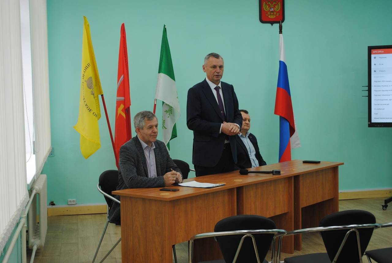 Александр Потапенко вручил членские билеты РВИО сотрудникам Богородицкого политехнического колледжа