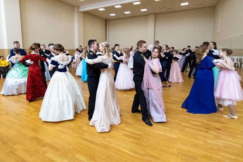 В Орле прошел Сретенский бал православной молодежи