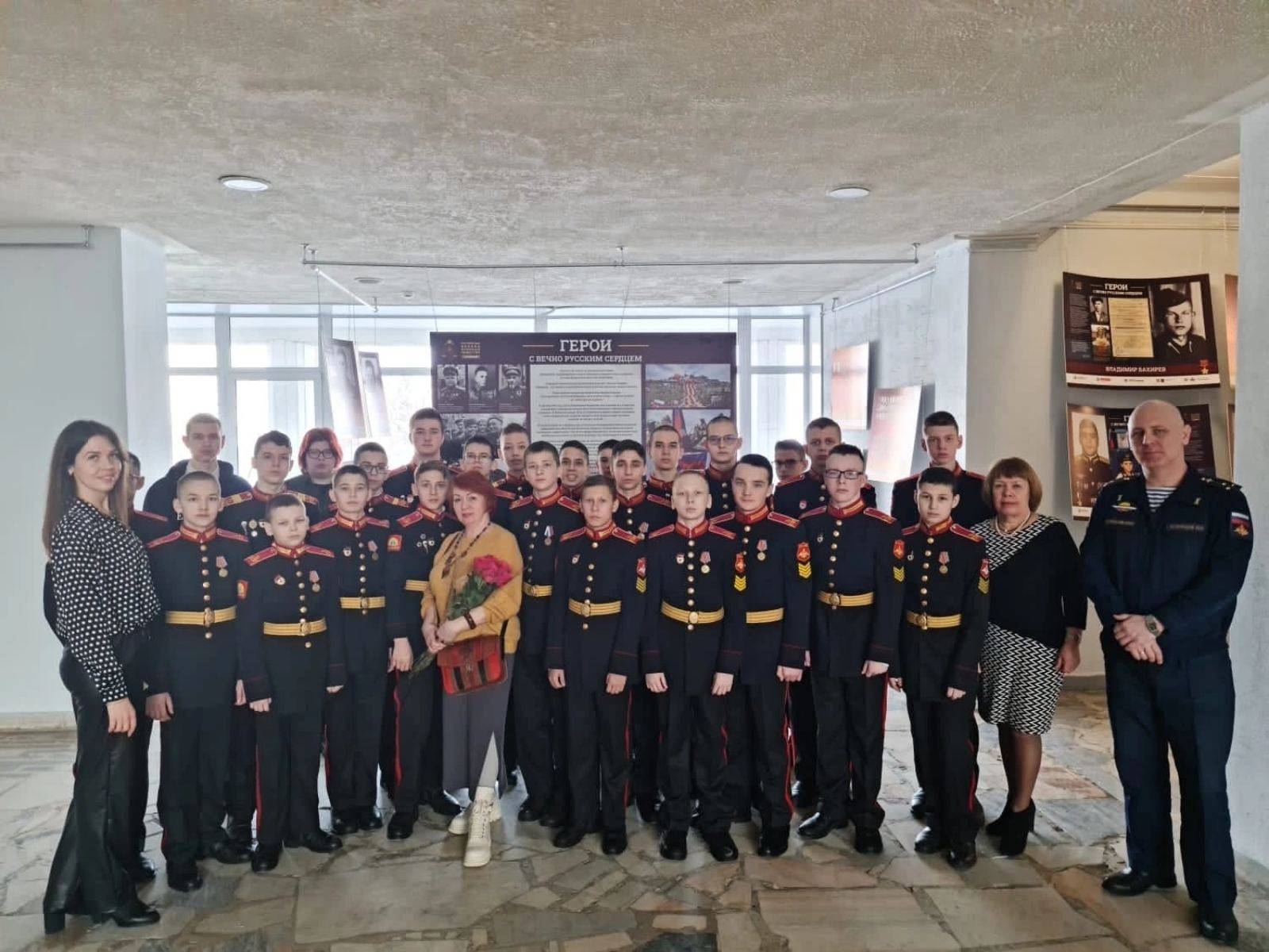 Ульяновские суворовцы посетили фотовыставку «Герои с вечно русским сердцем», созданную Российским военно-историческим обществом при поддержке Министерства обороны РФ