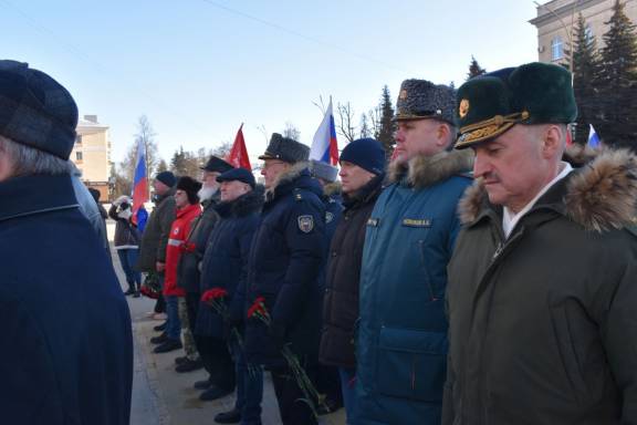 Руководитель Орловского регионального отделения РВИО принял участие в церемонии возложения Гирлянды славы и цветов к стеле «Орёл — город воинской славы»