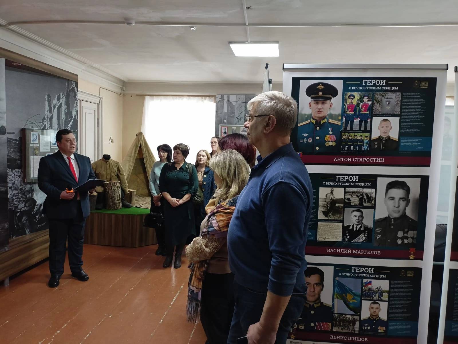 В Вязниковском музее открылась уникальная выставка «Герои с вечно русским сердцем»