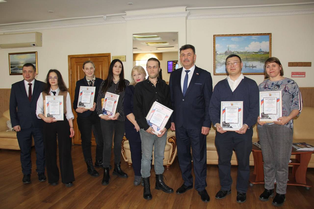 ПОДВЕДЕНЫ ИТОГИ КОНКУРСА НА ЛУЧШИЙ ЭСКИЗНЫЙ ПРОЕКТ ПАМЯТНИКА "ГЕРОЯМ СВО"