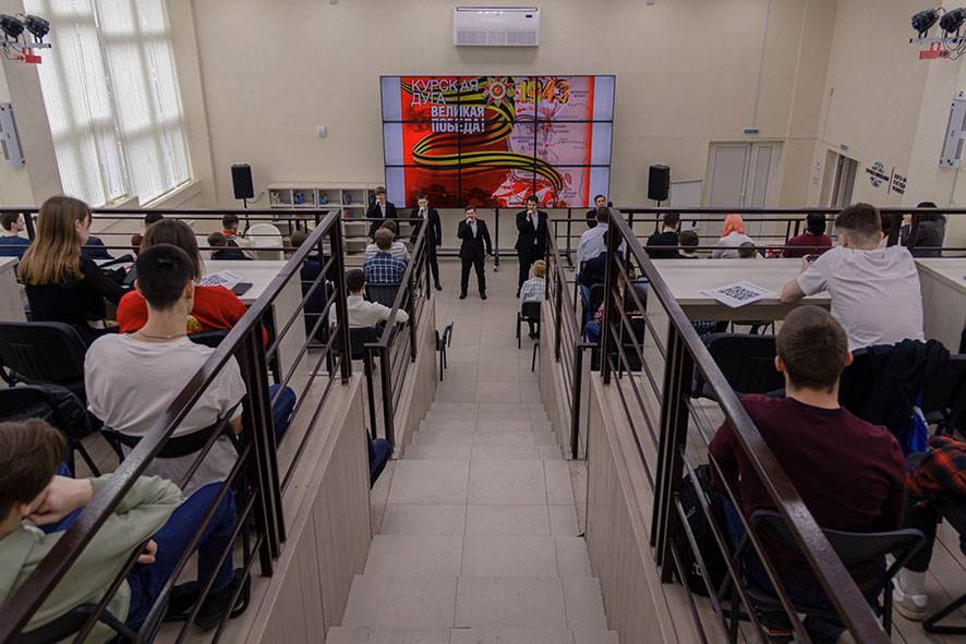 БУДУЩИЕ ПРОГРАММИСТЫ СНЯЛИ ВИДЕОРОЛИКИ К ЮБИЛЕЮ КУРСКОЙ БИТВЫ