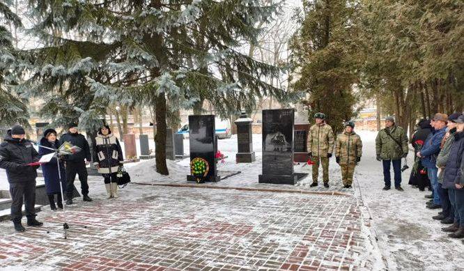 КУРЯНЕ ПОЧТИЛИ ПАМЯТЬ ПОГИБШИХ ПРИ ИСПОЛНЕНИИ СЛУЖЕБНОГО ДОЛГА СИЛОВИКОВ