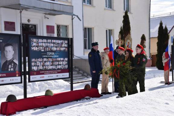 В городе Сычёвке открылась выставка «Герои с вечно русским сердцем»