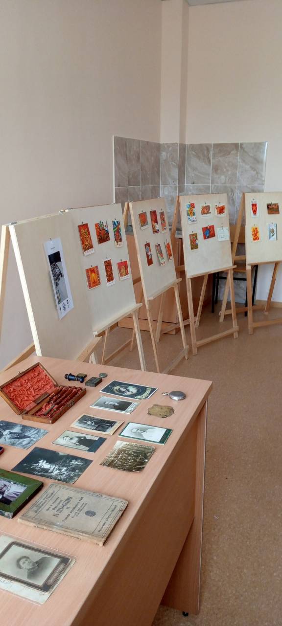 В рамках открытия отделения "Движение Первых", член регионального отделения Российского военно-исторического общества, концептуальный художник Виталий Короткий провёл культурную медиацию.