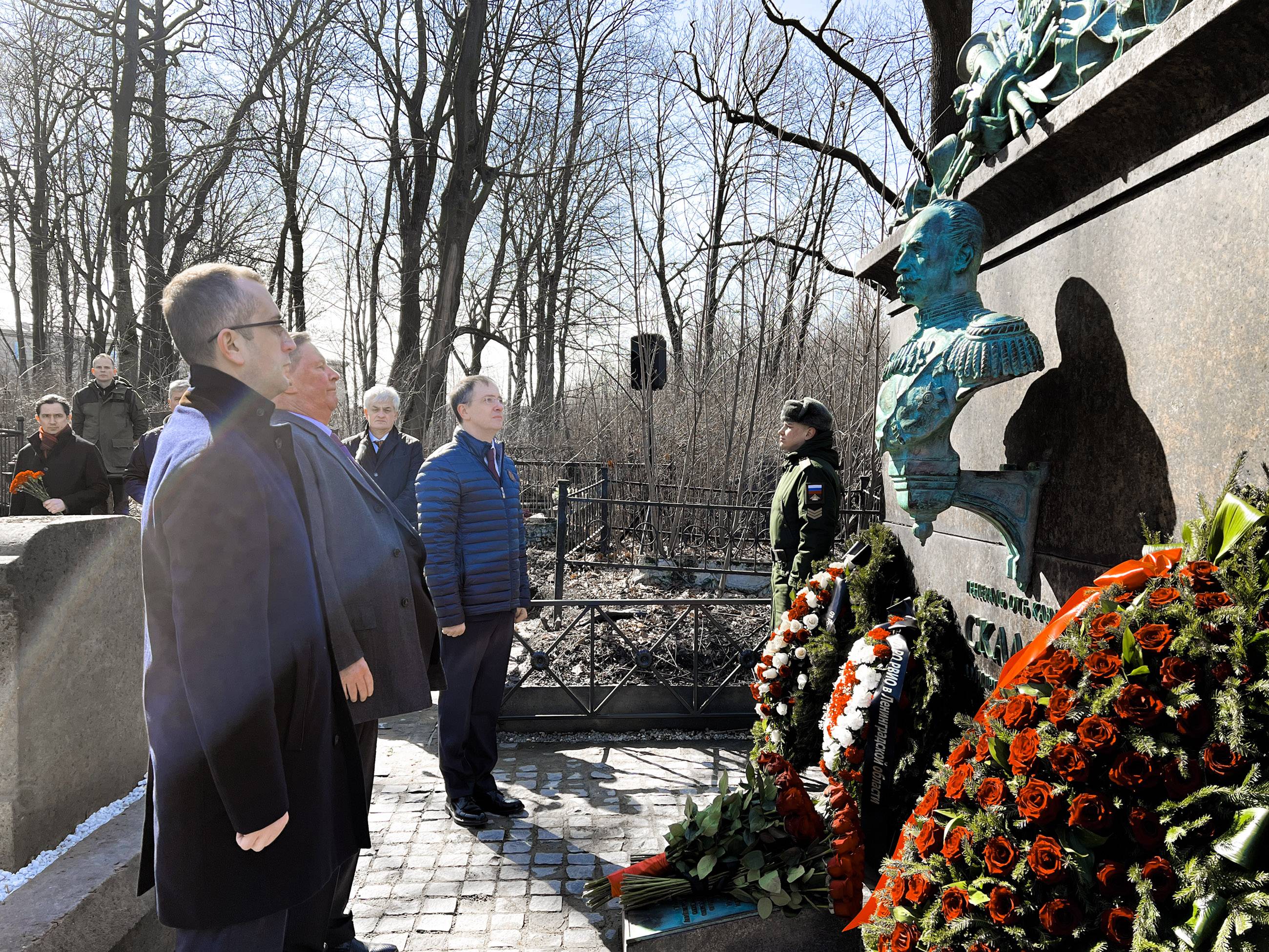 Памятник генералу Дмитрию Скалону открыт в Санкт-Петербурге
