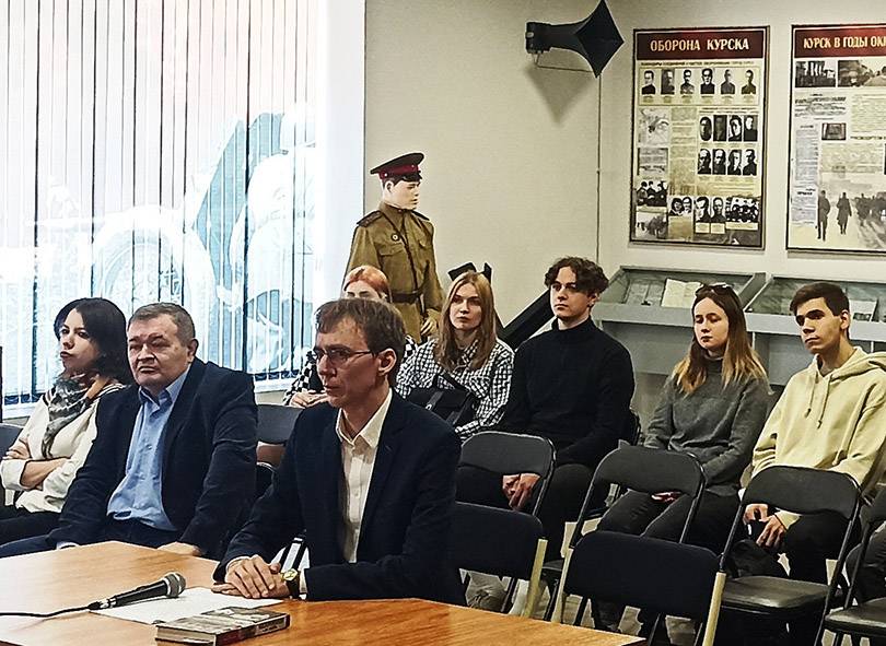 ВИДЕОКОНФЕРЕНЦИЯ С РОДСТВЕННИКАМИ ПОЛКОВОДЦЕВ ПОБЕДЫ И ГЕРОЕВ СОВЕТСКОГО СОЮЗА СОСТОЯЛАСЬ В КУРСКЕ
