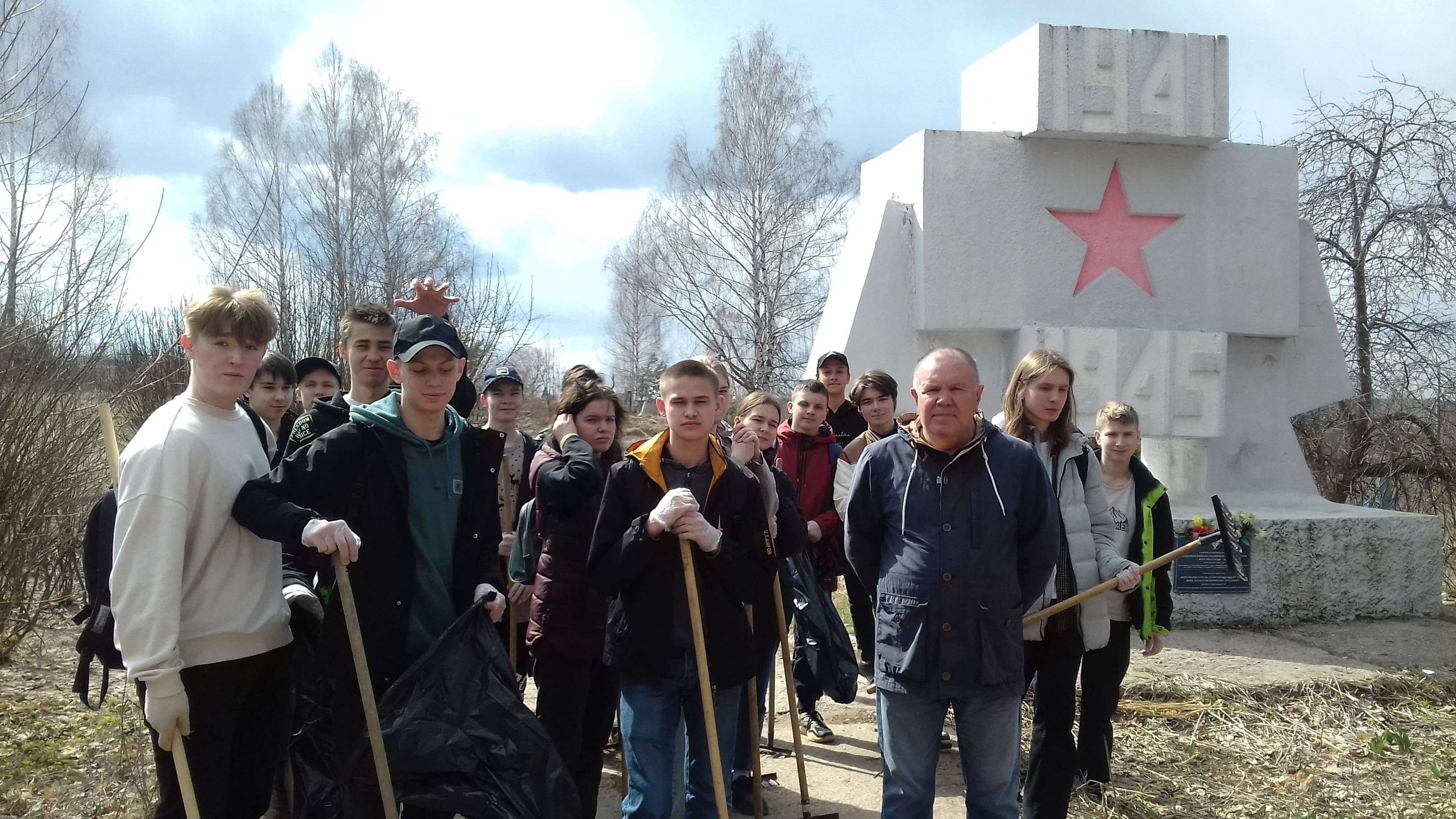 Местное отделение РВИО в г.Воткинске приняло участие во Всероссийском дне заботы о памятниках истории и культуры