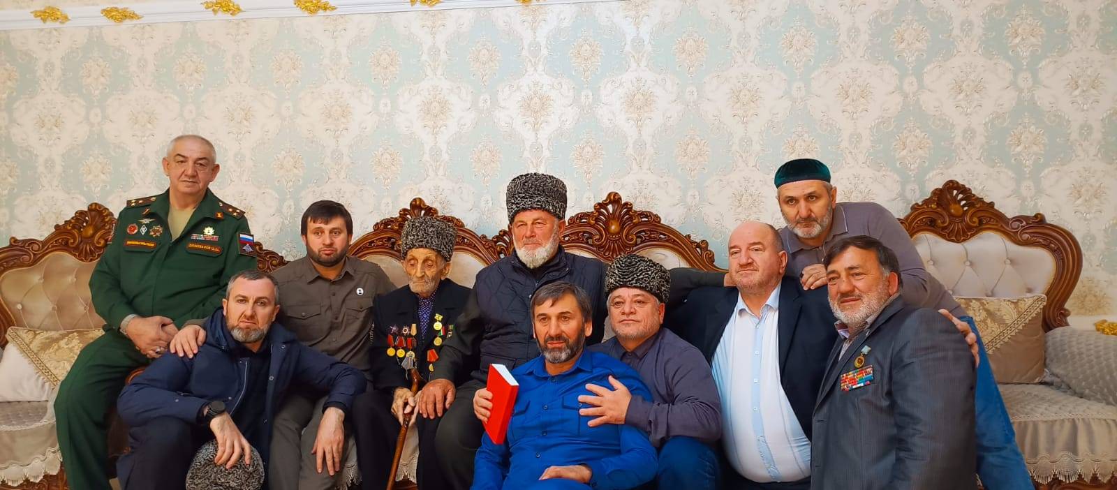 Председатель РВИО в Чеченской Республике А.А. Алаудинов навестил Ветерана ВОВ Абдулшаидова Юнуса