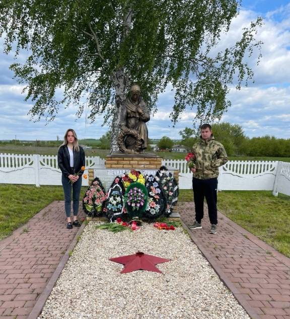 ЧЛЕНЫ РВИО ПОЧТИЛИ ПАМЯТЬ ПАВШИХ В ГОДЫ ВЕЛИКОЙ ОТЕЧЕСТВЕННОЙ ВОЙНЫ