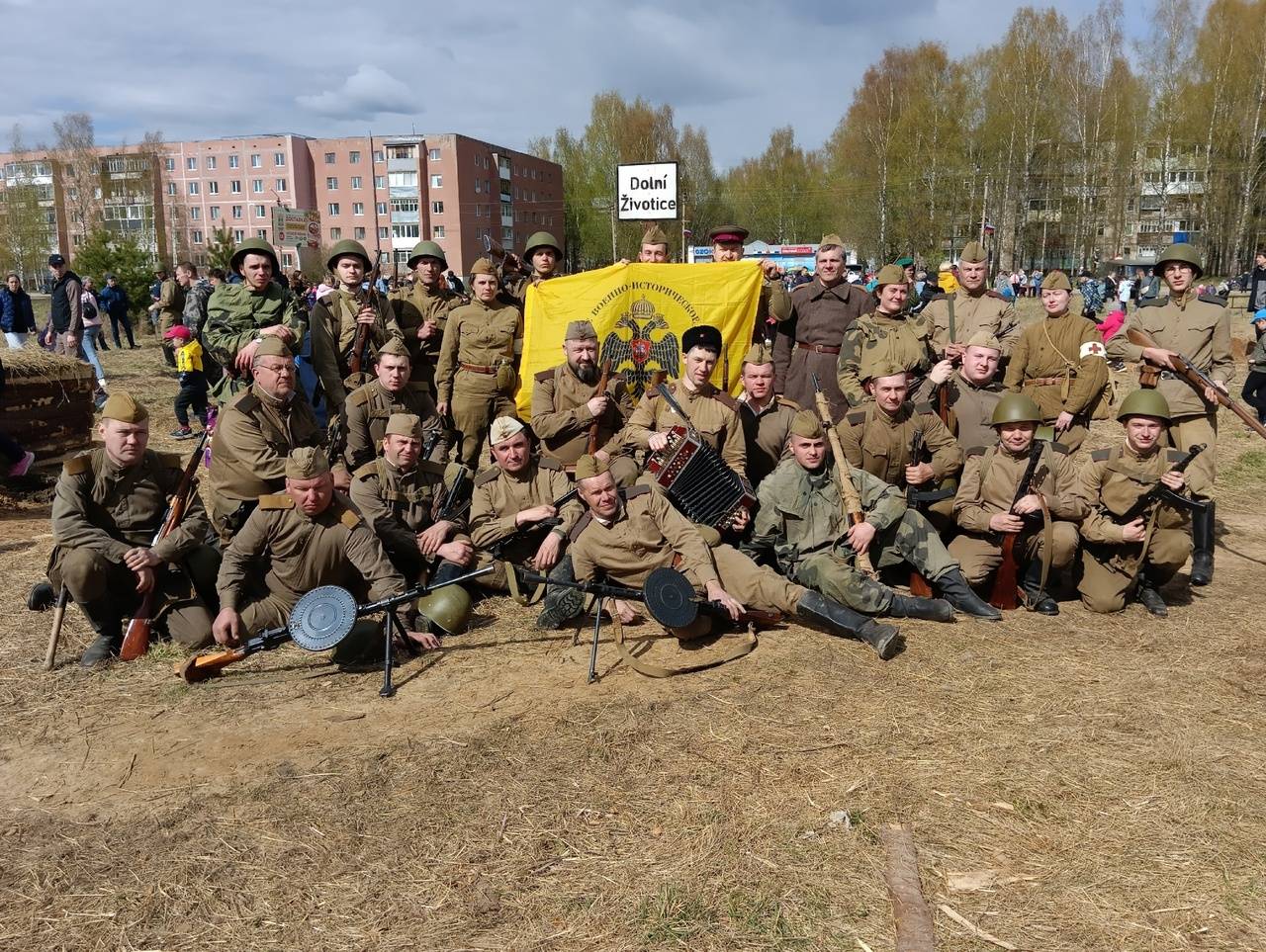 Бой под Прагой, прошедший  78 лет назад, показали реконструкторы в Кадуе