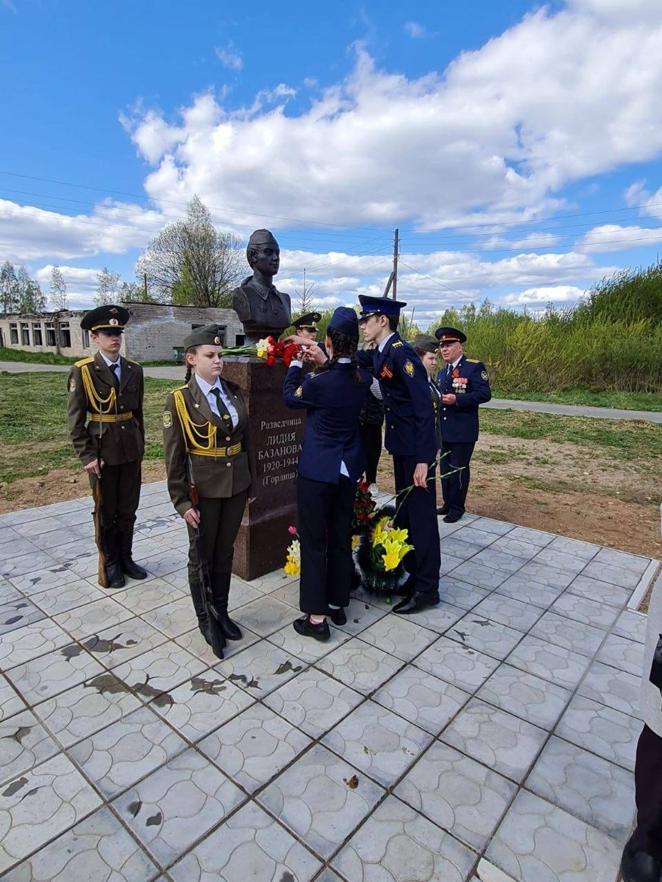 В селе Пушкино Калининского района Тверской области состоялась торжественная церемония открытия бюста уроженки села Пушкино Лидии Андреевны Базановой