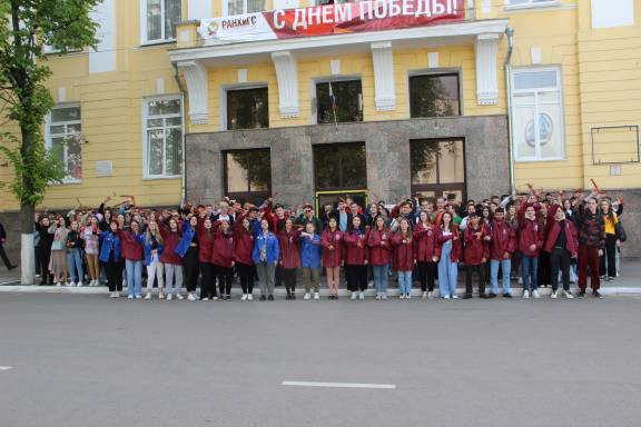 В Орле активисты РВИО приняли участие в флешмобе «Поём «Катюшу» вместе»