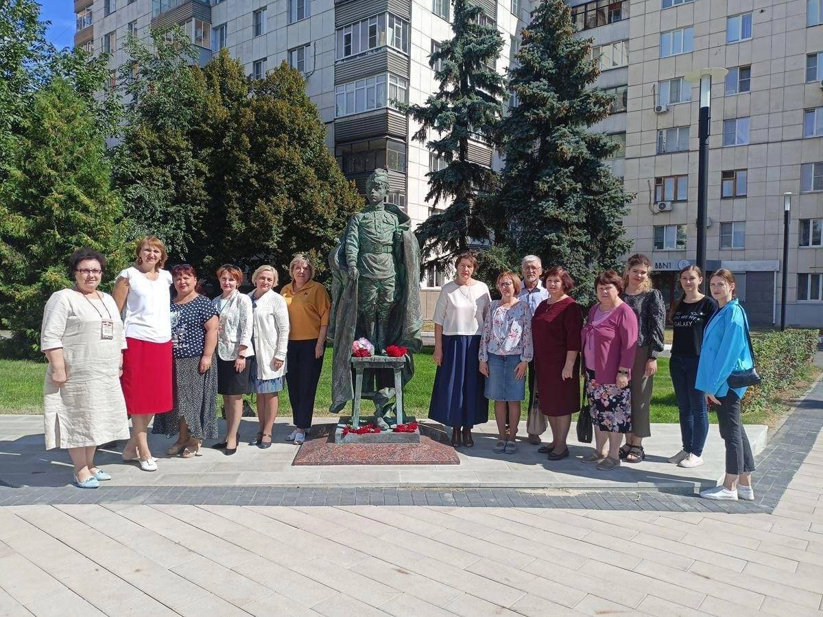Цветы для «Юных защитников Родины»