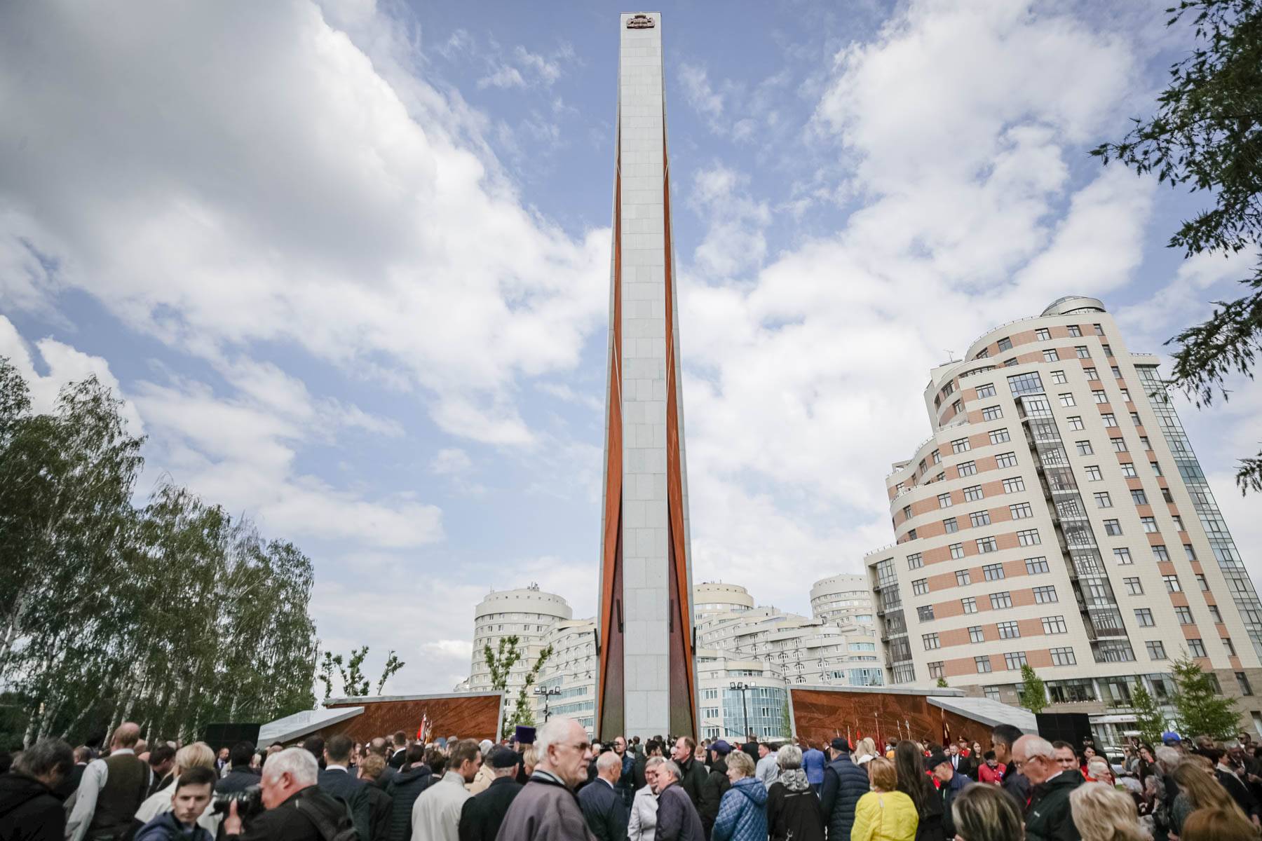 В Екатеринбурге открыта стела «Город трудовой доблести»
