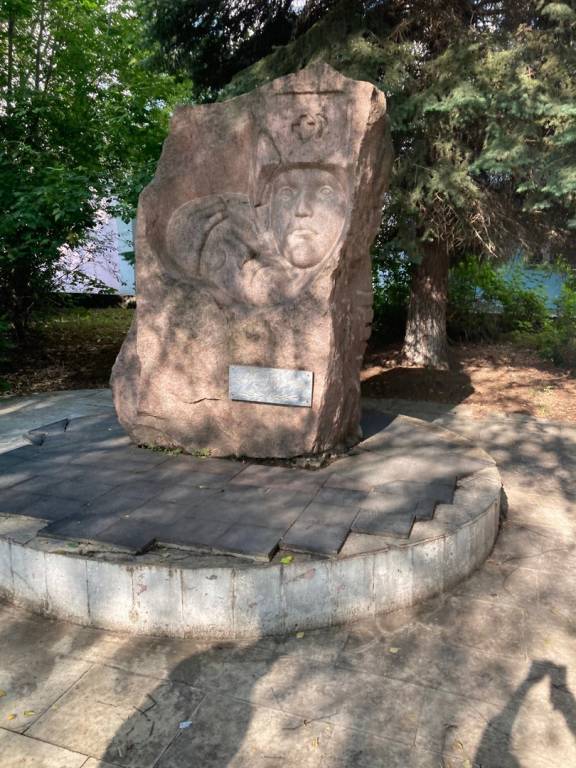 Памятник медикам Удмуртии, погибшим на фронтах Великой Отечественной войны, будет отремонтирован.