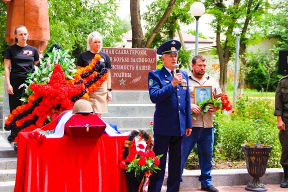 ДОЛГАЯ ДОРОГА ДОМОЙ: перезахоронение останков рядового Красной Армии в Кочубеевском муниципальном округе Ставрополья