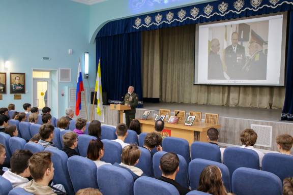 Член РО РВИО СК принял участие в памятных мероприятиях Росгвардии ко Дню Героев Отечества