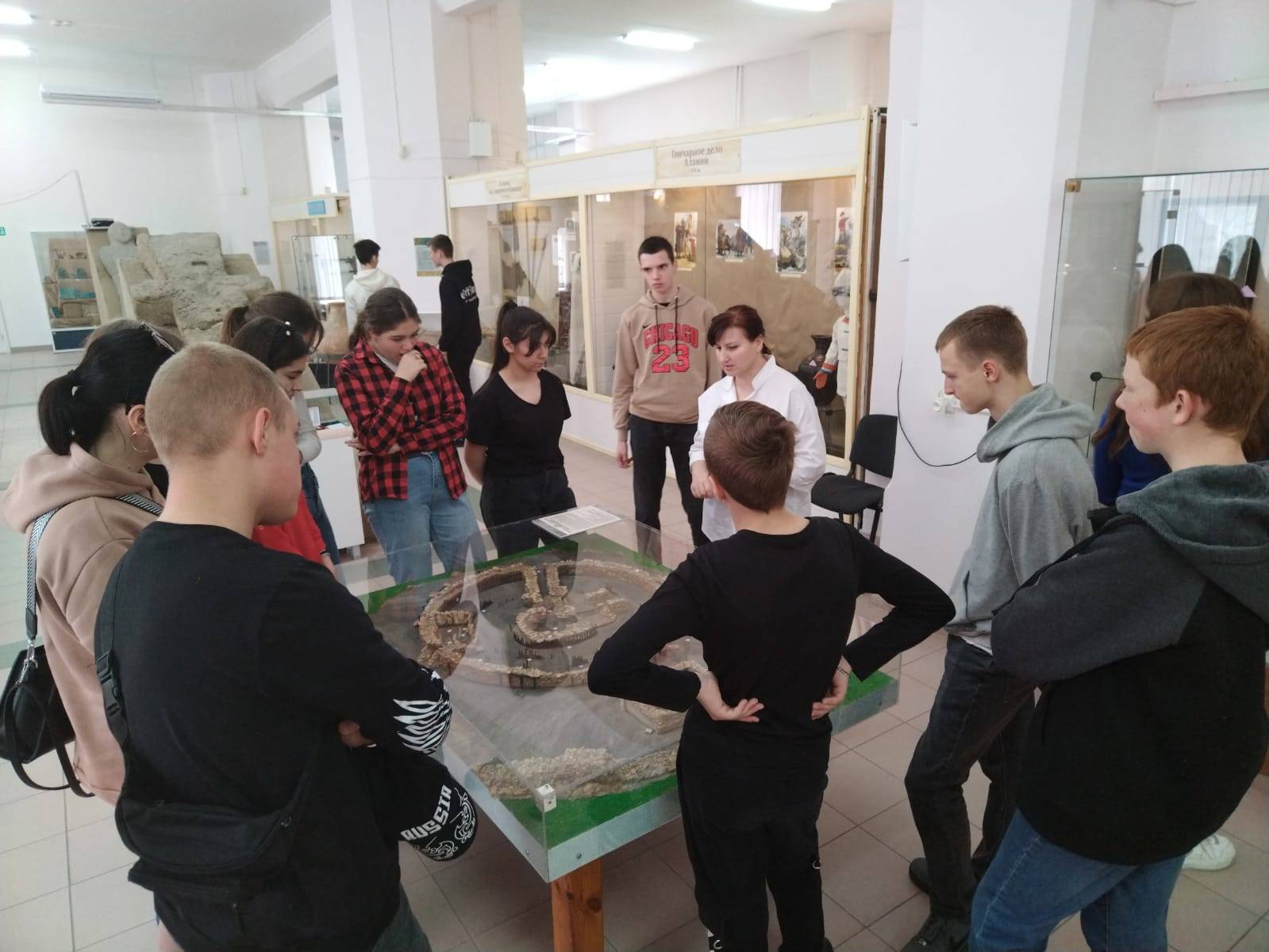 Заседание клуба «Юный патриот» в формате музейной экскурсии