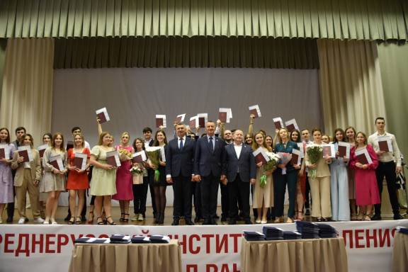 Павел Меркулов принял участие в торжественном вручении дипломов в Президентской академии