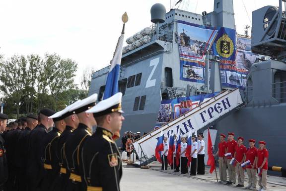 РВИО в Калининградской области провело для курсанов Балтийского военно-морского института им. Ф.Ф. Ушакова экскурсию по экспозиции посвящённой СВО на БДК Иван Грен
