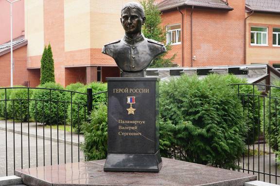 Школе №3 Гусева (Калининградская область) присвоили имя Героя России Валерия Паламарчука.