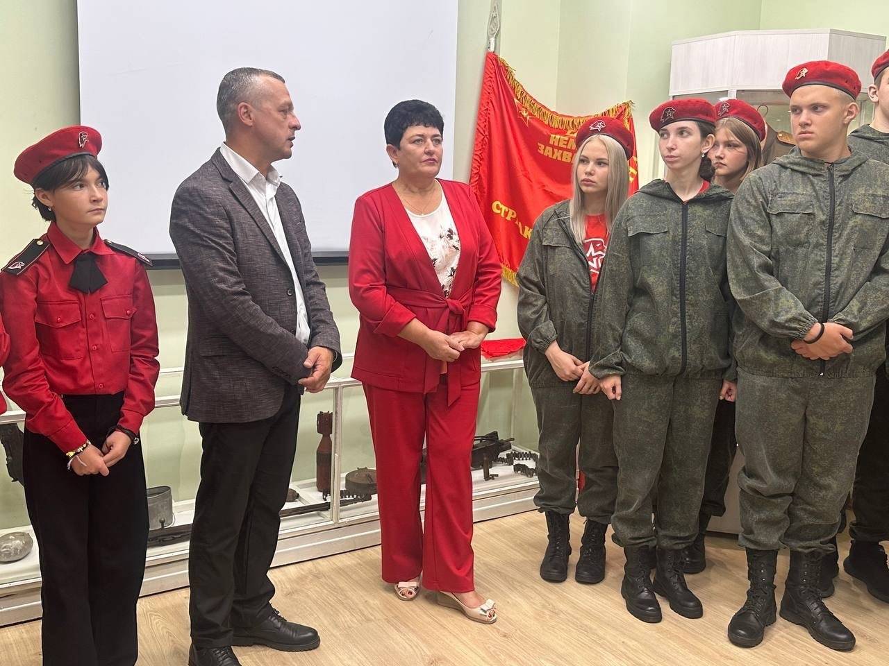 Депутат Государственной Думы Федерального Собрания РФ Ольга Михайловна Германова передала Суджанскому краеведческому музею личные вещи красноармейца Николая Дмитренко