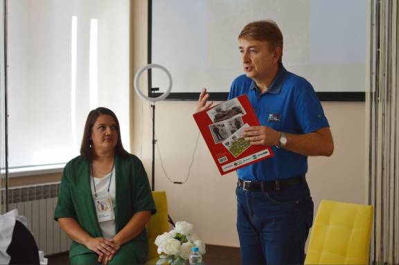 В Прохоровской Центральной детской библиотеке состоялась творческая встреча с членом РВИО Валерием Замулиным