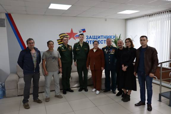 МИХАИЛ ОНУФРИЕНКО И ТАТЬЯНА ЦЫМПИЛОВА ВСТРЕТИЛИСЬ С БОЙЦАМИ СПЕЦИАЛЬНОЙ ВОЕННОЙ ОПЕРАЦИИ