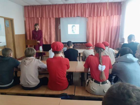Председатель Железногорского местного отделения РВИО Анастасия Мальцева провела занятие «Разговоры о важном»