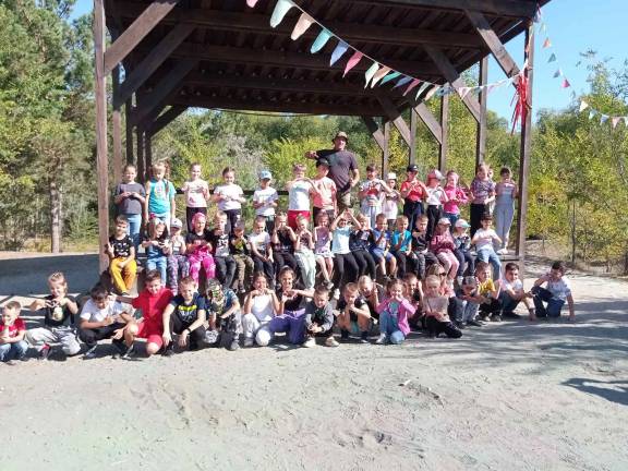 Члены регионального отделения организовали для детей военно- спортивный праздник в день воинской славы России.