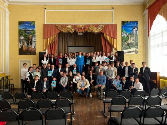 ​​28 сентября в гимназии №6 города Твери состоялась встреча учащихся 10-11 классов с Алексеем Полевым, сыном Бориса Полевого, известного писателя, выпускника данного учебного заведения.