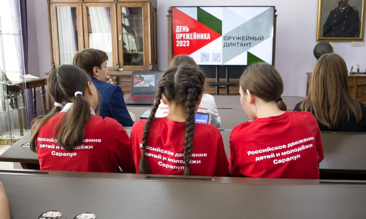 В Удмуртии новая традиция - Оружейный диктант