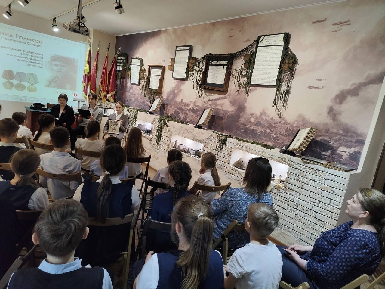 При поддержке регионального отделения РВИО в Музей-экспозиция «Аллея Славы» | Курган прошли «Громкие читки» по рассказам Анны Печерской