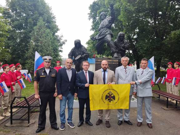 В Новомосковске состоялось торжественное открытие памятника «Сталиногорский рубеж»