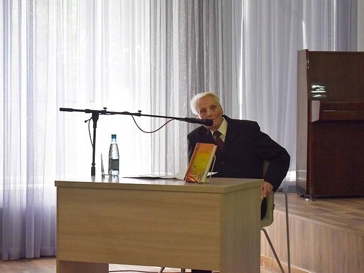 В Кургане прошла презентация книги Заслуженного учителя и Почетного гражданина Курганской области Александра Михайловича Сметанина