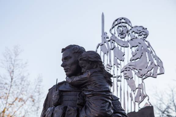 ПАМЯТНИК «ЗАЩИТНИКАМ ОТЕЧЕСТВА» В ЧИТЕ
