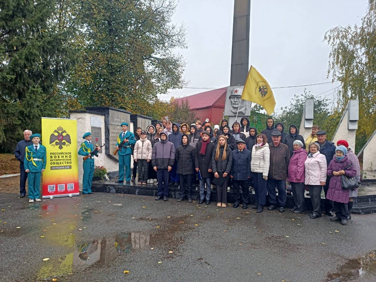 В Мордовии установлена памятная доска Герою Советского Союза Константину Карачкову