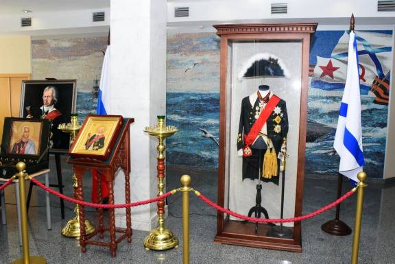 "Адмирал милостью Божьей"