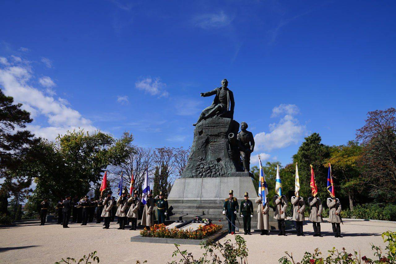Владимир Корнилов : "Отстаивайте же Севастополь!"