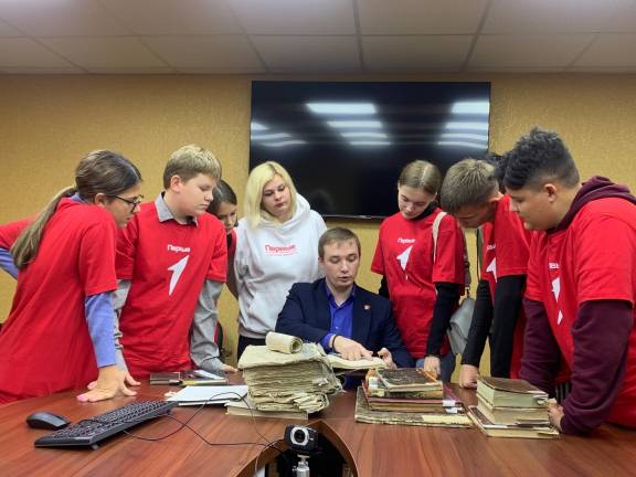 Член РВИО Олег Аргунов провел экскурсию для участников «Движения Первых»