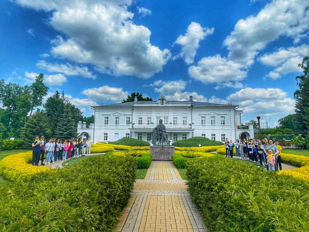 Более 48 000 школьников приняли участие в просветительских поездках по России