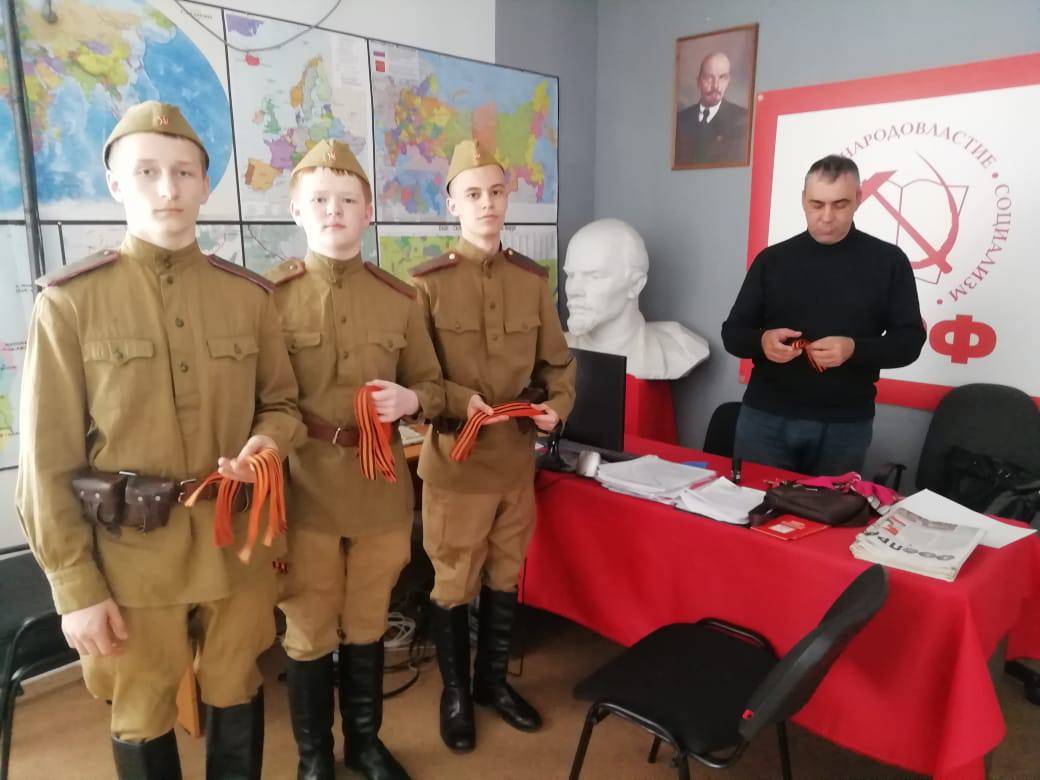 При участии РО РВИО в Хабаровском крае учащиеся приняли участие во всероссийской акции "Георгиевская ленточка".