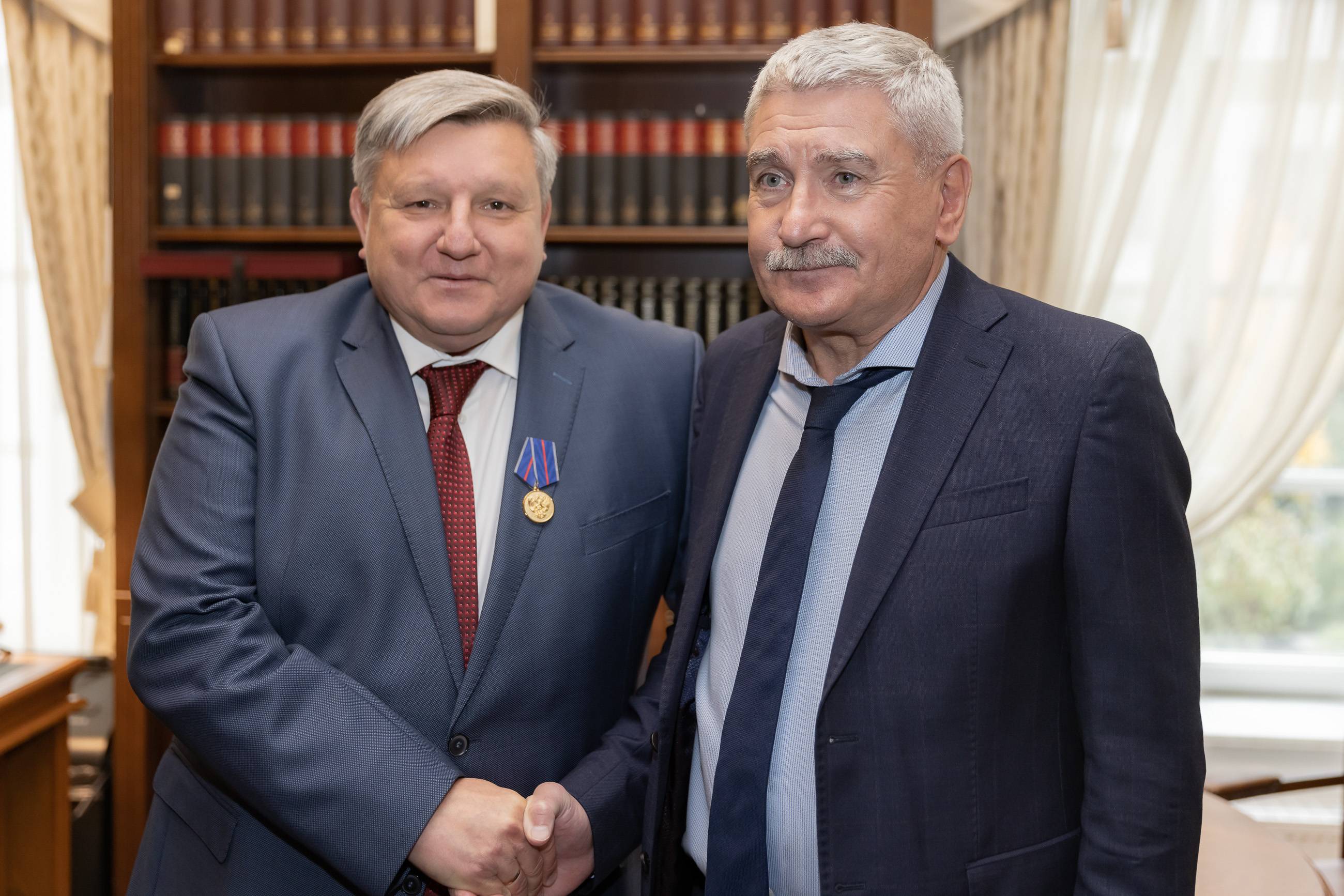 Николай Овсиенко награжден медалью Федеральной службы по финансовому мониторингу