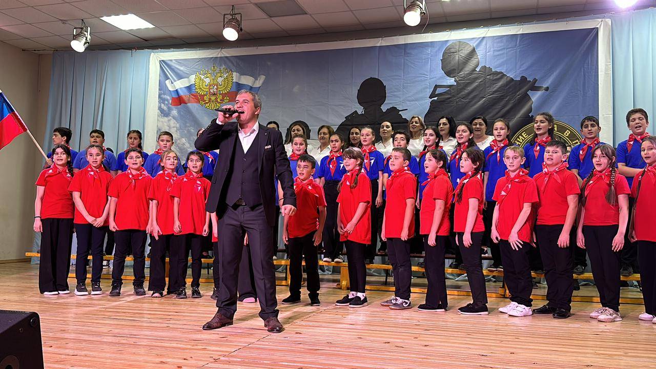 31 октября в Доме культуры села Атажукино прошла патриотическая акция в поддержку участников СВО «Ребята, за вами вся Россия!»